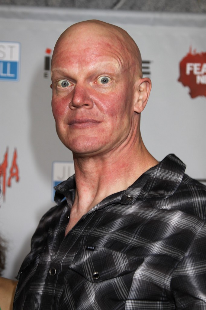 Derek Mears autograph