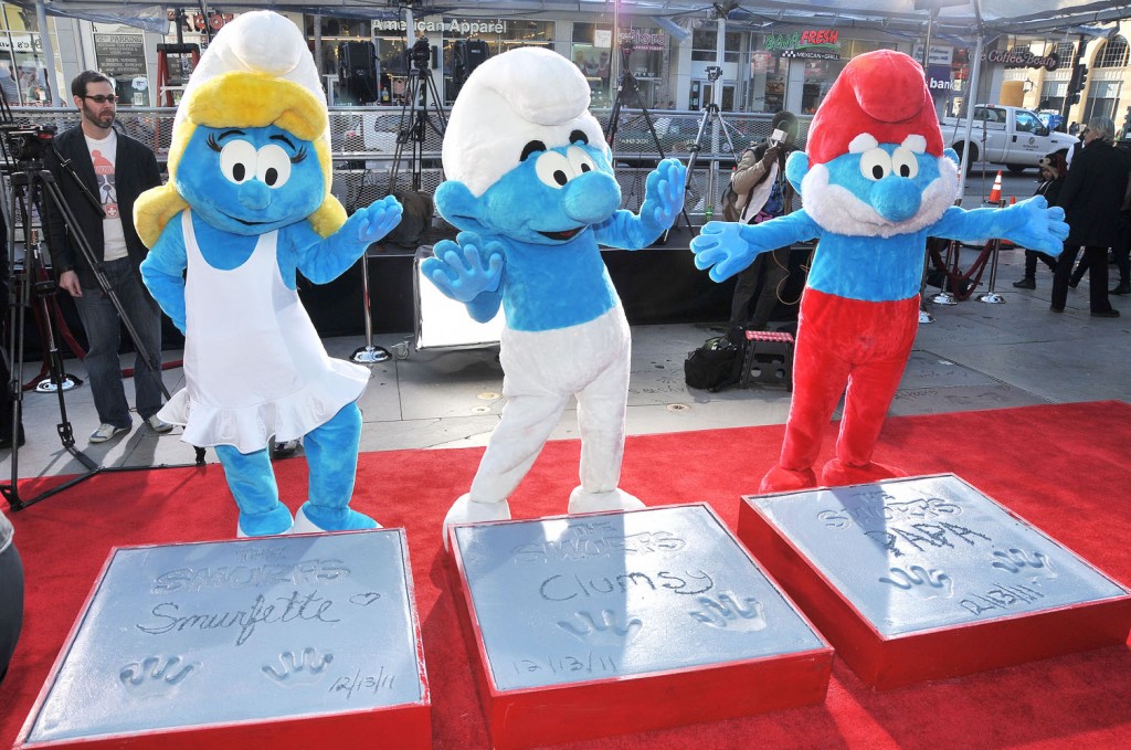 Smurfette, Clumsy, Papa Smurf at THE SMURFS Hand and Footprint Ceremony ...