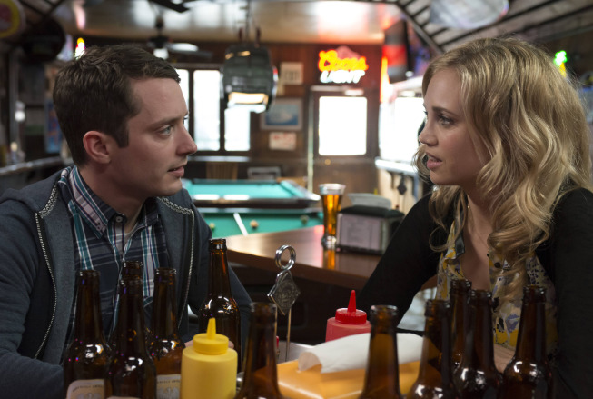 Elijah Wood and Fiona Gubelman in WILFRED - Season 2 - 