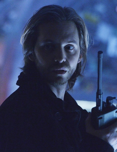 12 MONKEYS star Aaron Stanford gives the scoop on Season 1 – exclusive ...